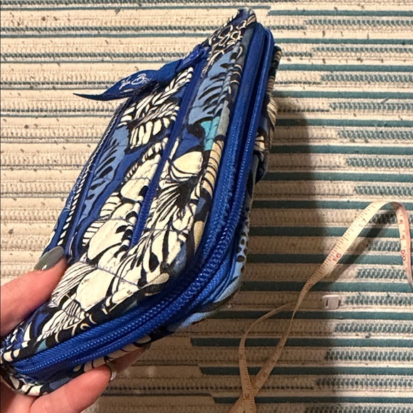 Vera Bradley Blue and White Floral Wallet - Picture 13 of 14